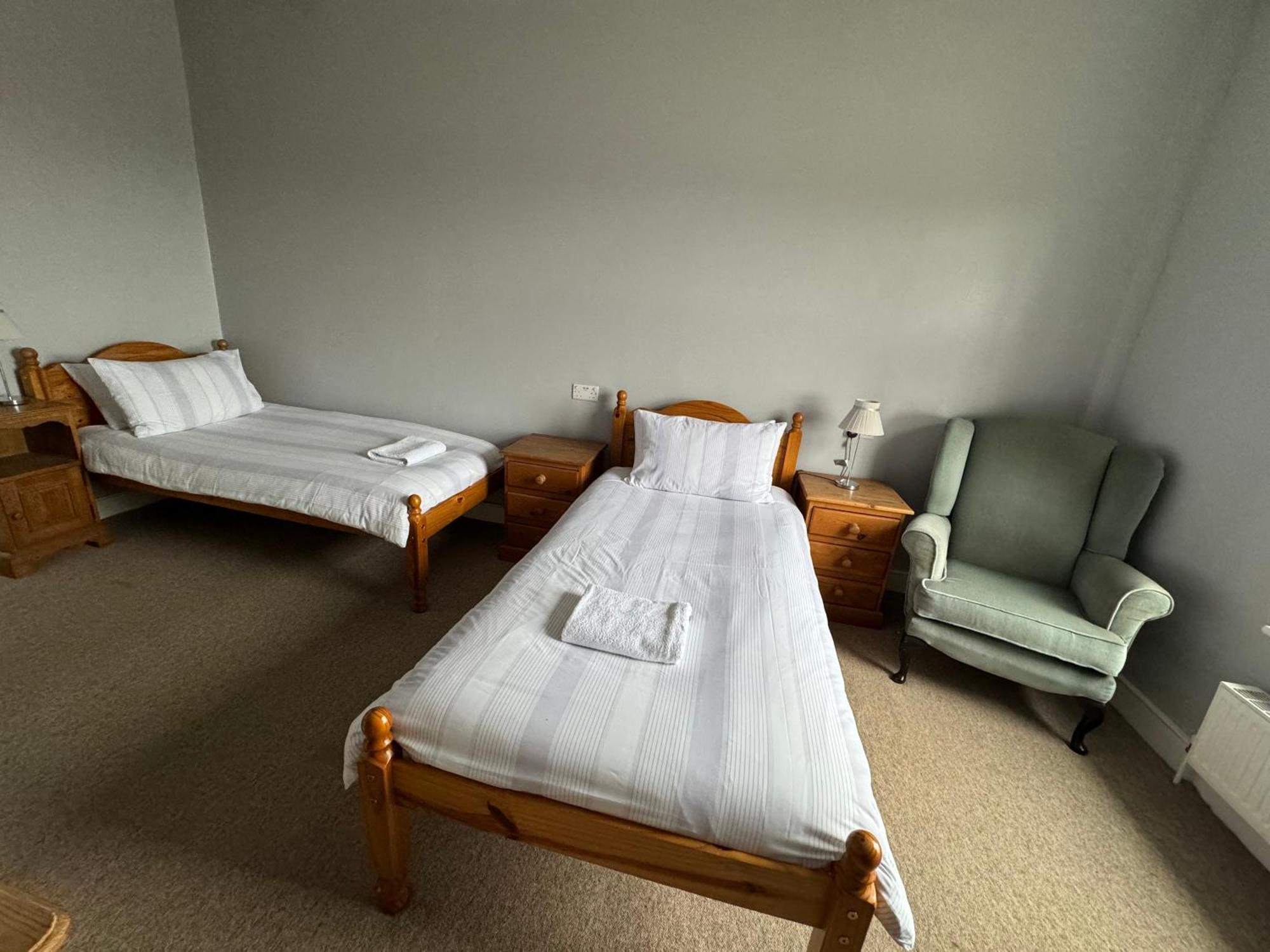 The Elms Guest House Bristol Filton Exteriör bild