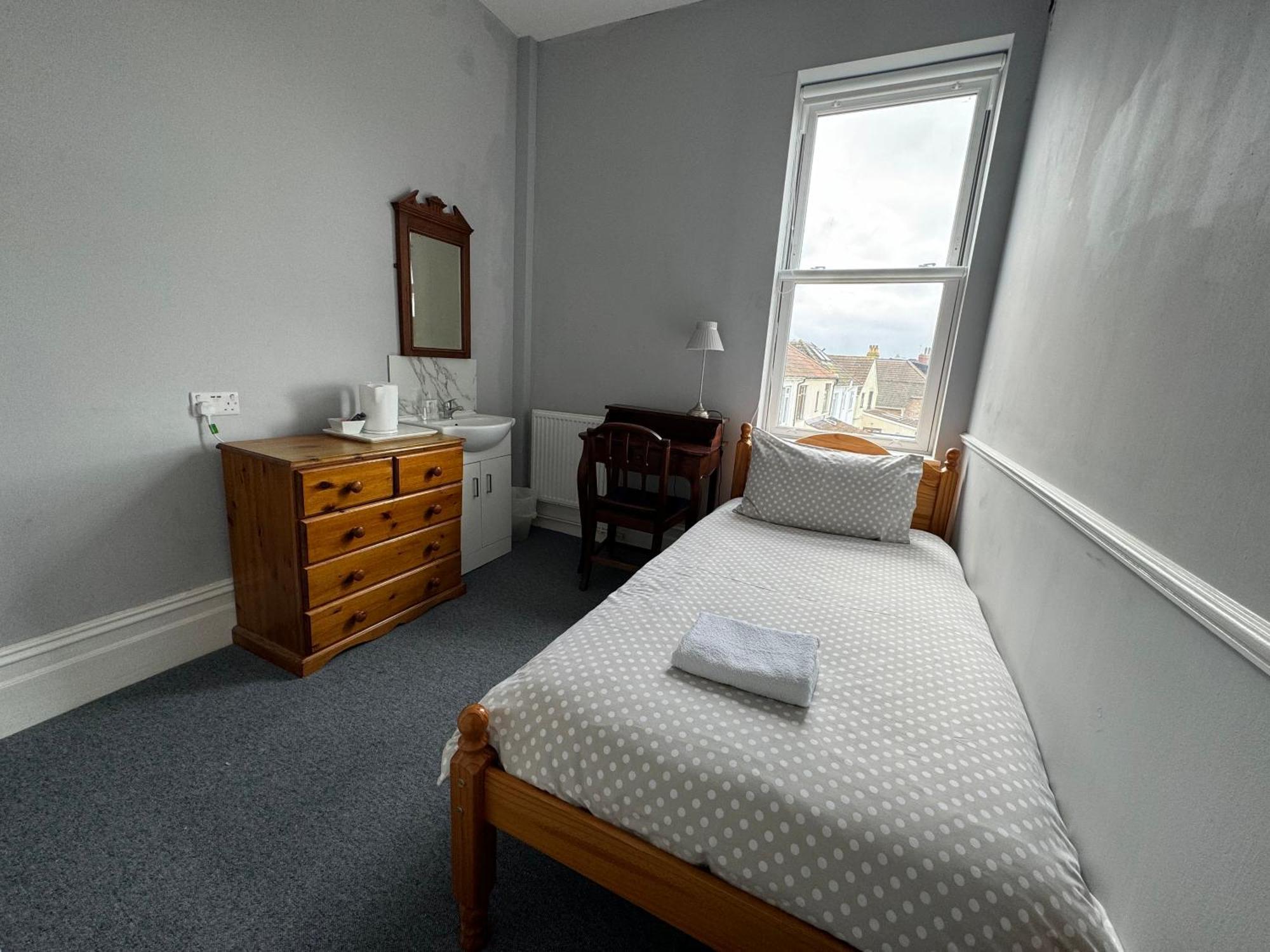 The Elms Guest House Bristol Filton Exteriör bild