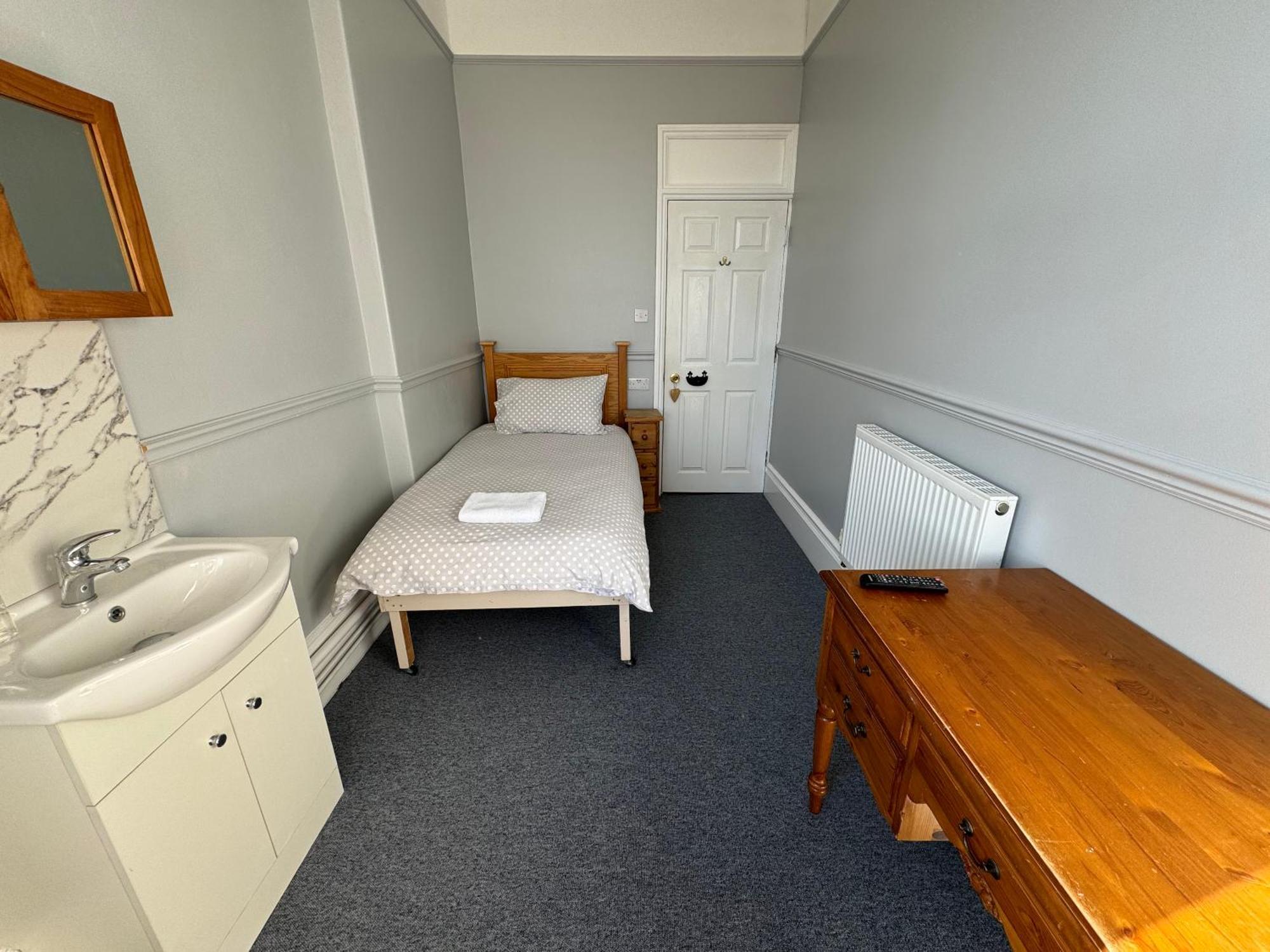 The Elms Guest House Bristol Filton Exteriör bild