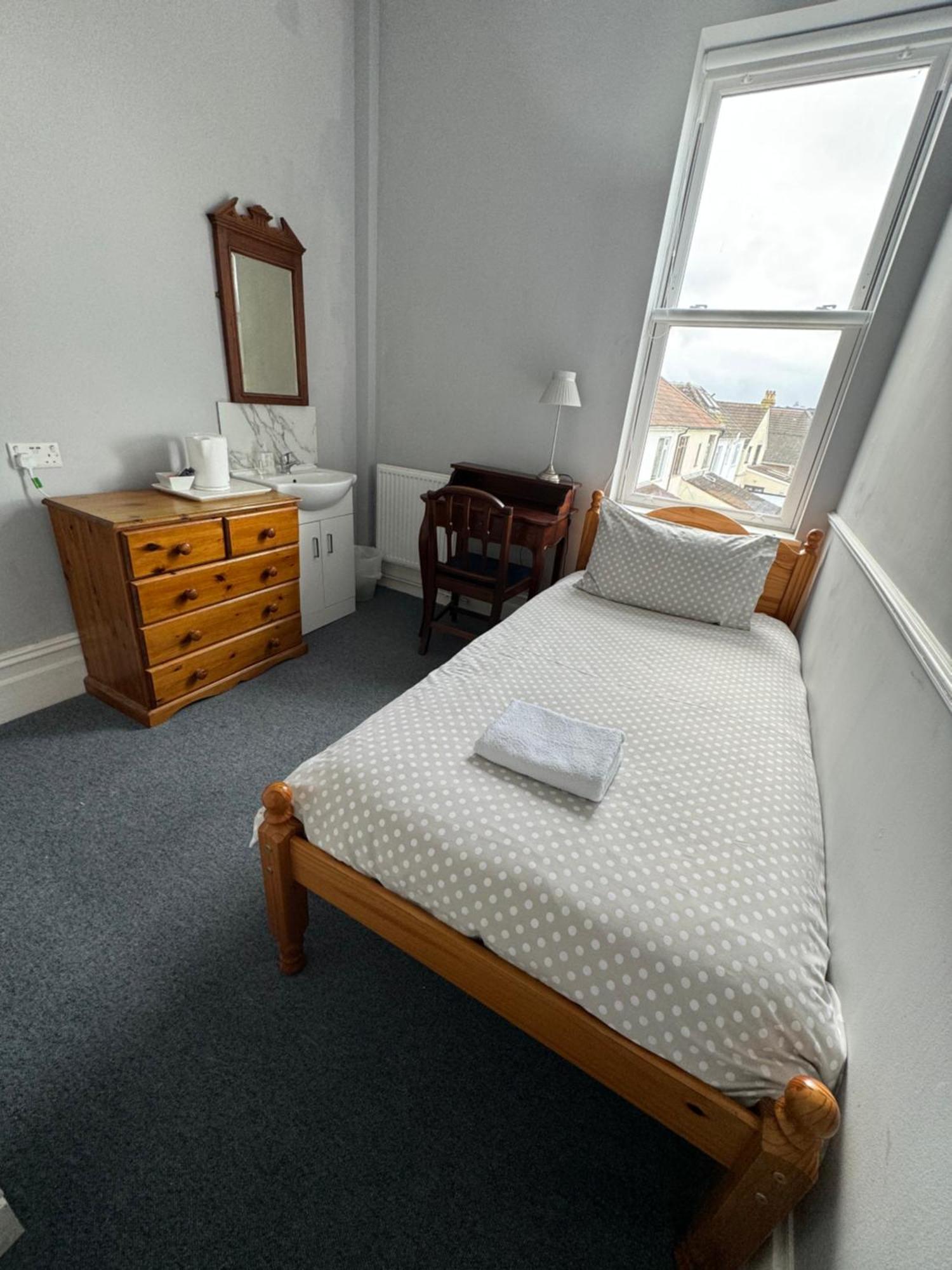 The Elms Guest House Bristol Filton Exteriör bild