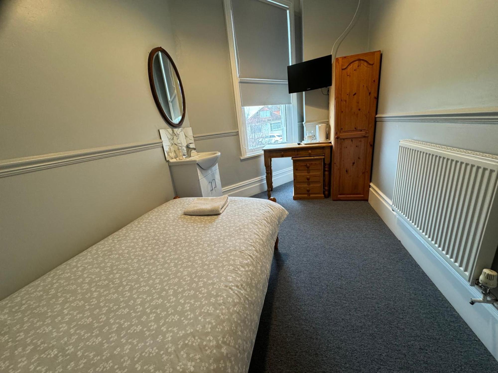 The Elms Guest House Bristol Filton Exteriör bild