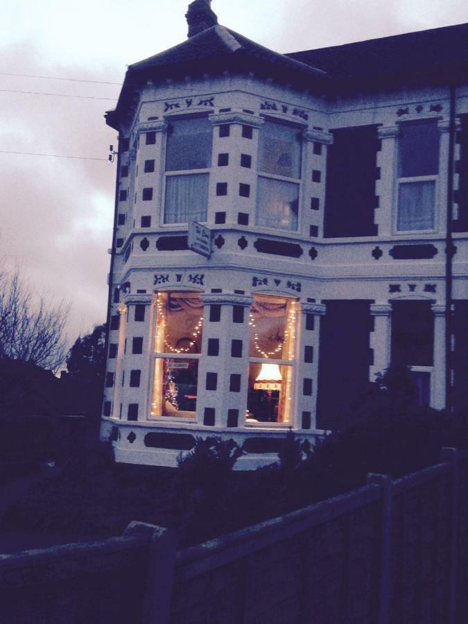 The Elms Guest House Bristol Filton Exteriör bild